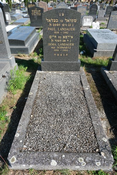 Landauer Irma fejfája