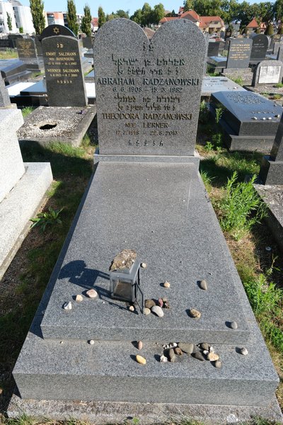 Grafsteen van Radzanowski Téodora