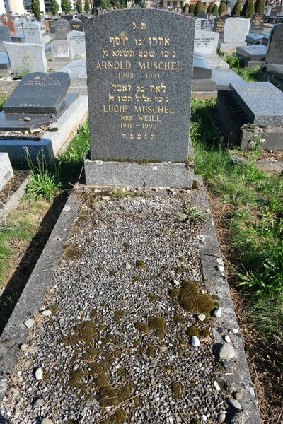 Grafsteen van Muschel Arnold