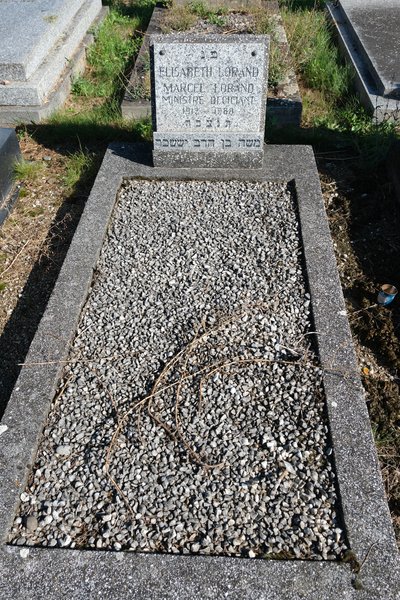 Stèle de Lorand Marcel