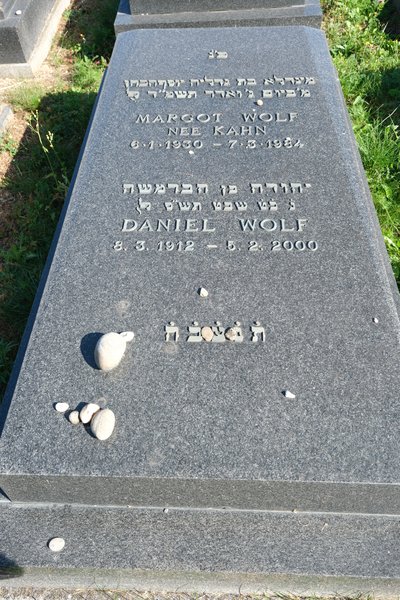Надгробие Wolf Daniel