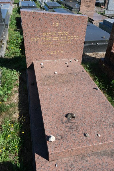 Grafsteen van Tordjmann Francine