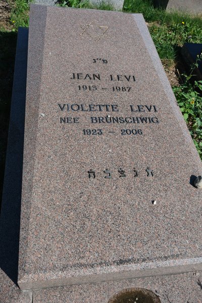 Levi Violette का स्मारक