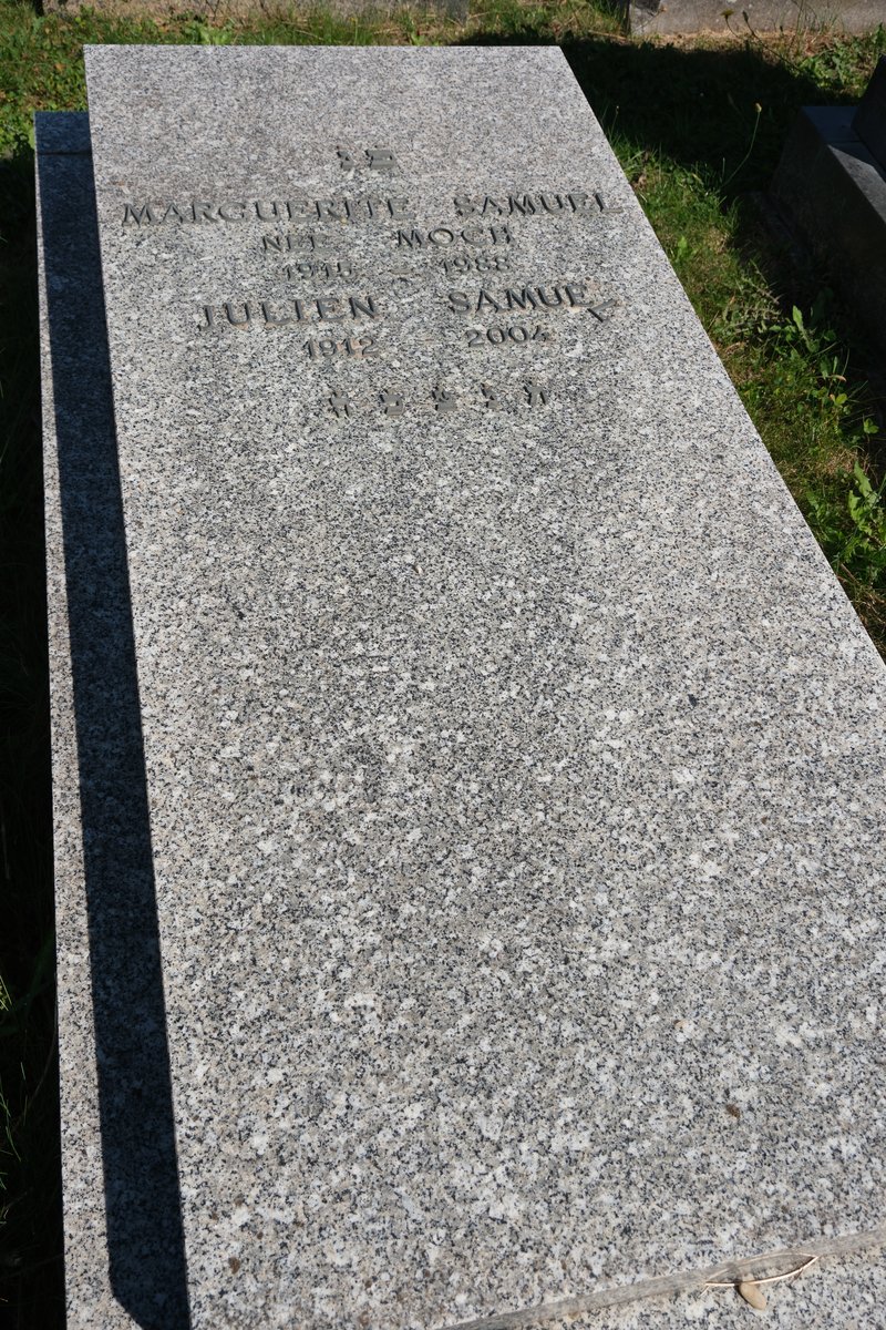 Stèle de Samuel Julien