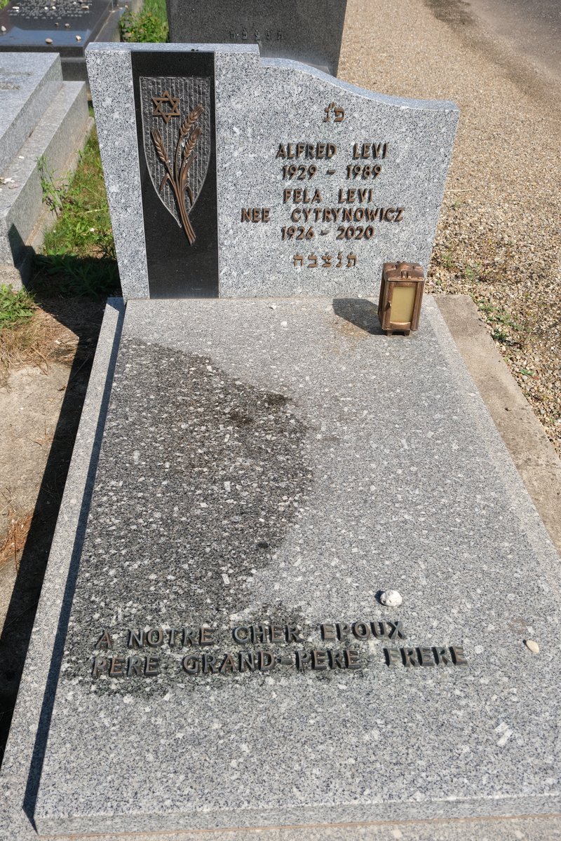 Tombstone of Lévi Féla