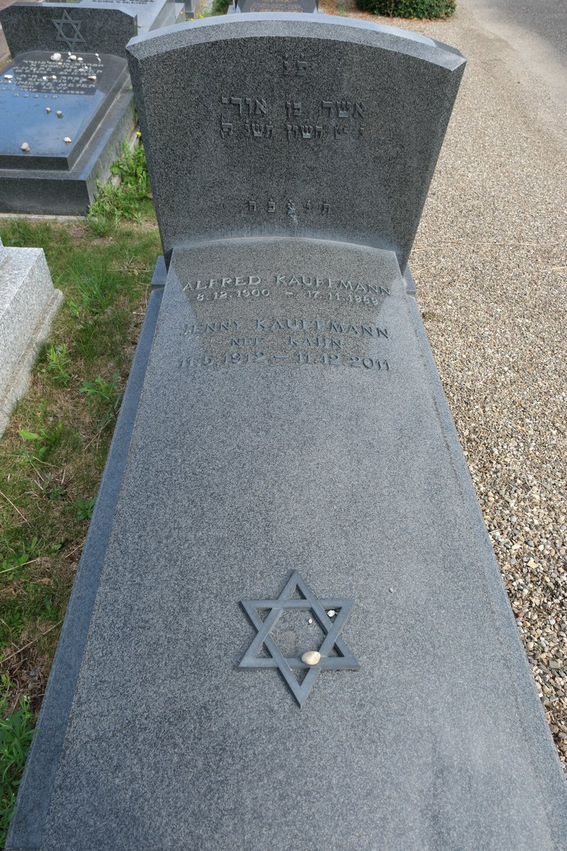 Grabstein von Kauffmann Alfred