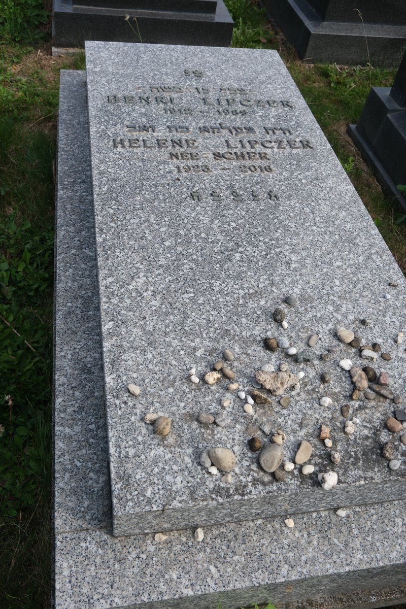מצבת Lipczer Hélène