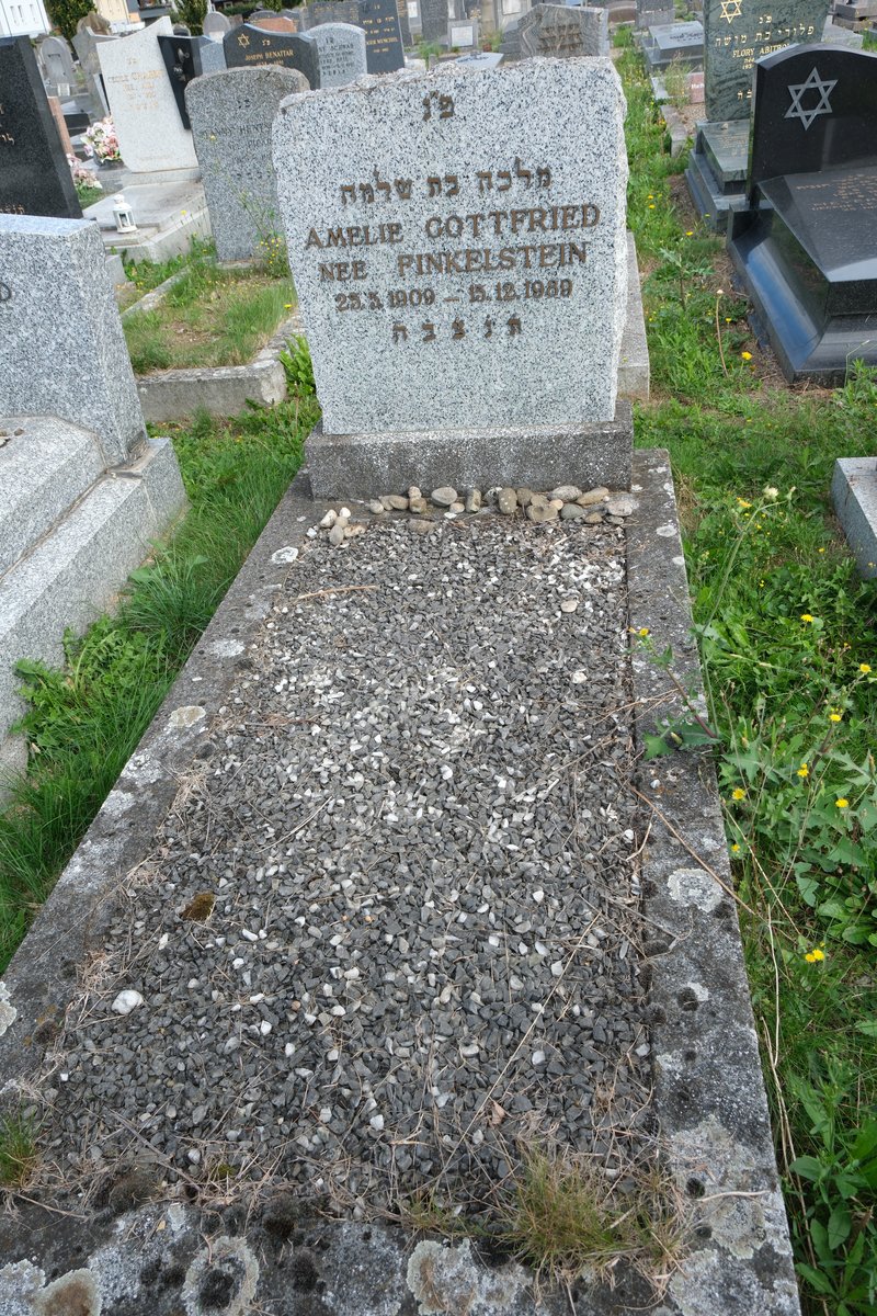 מַצֵּבה פון Gottfried Amélie
