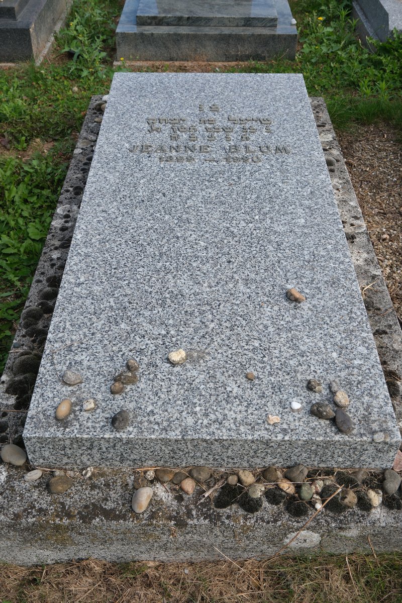Stèle de Blum Jeanne