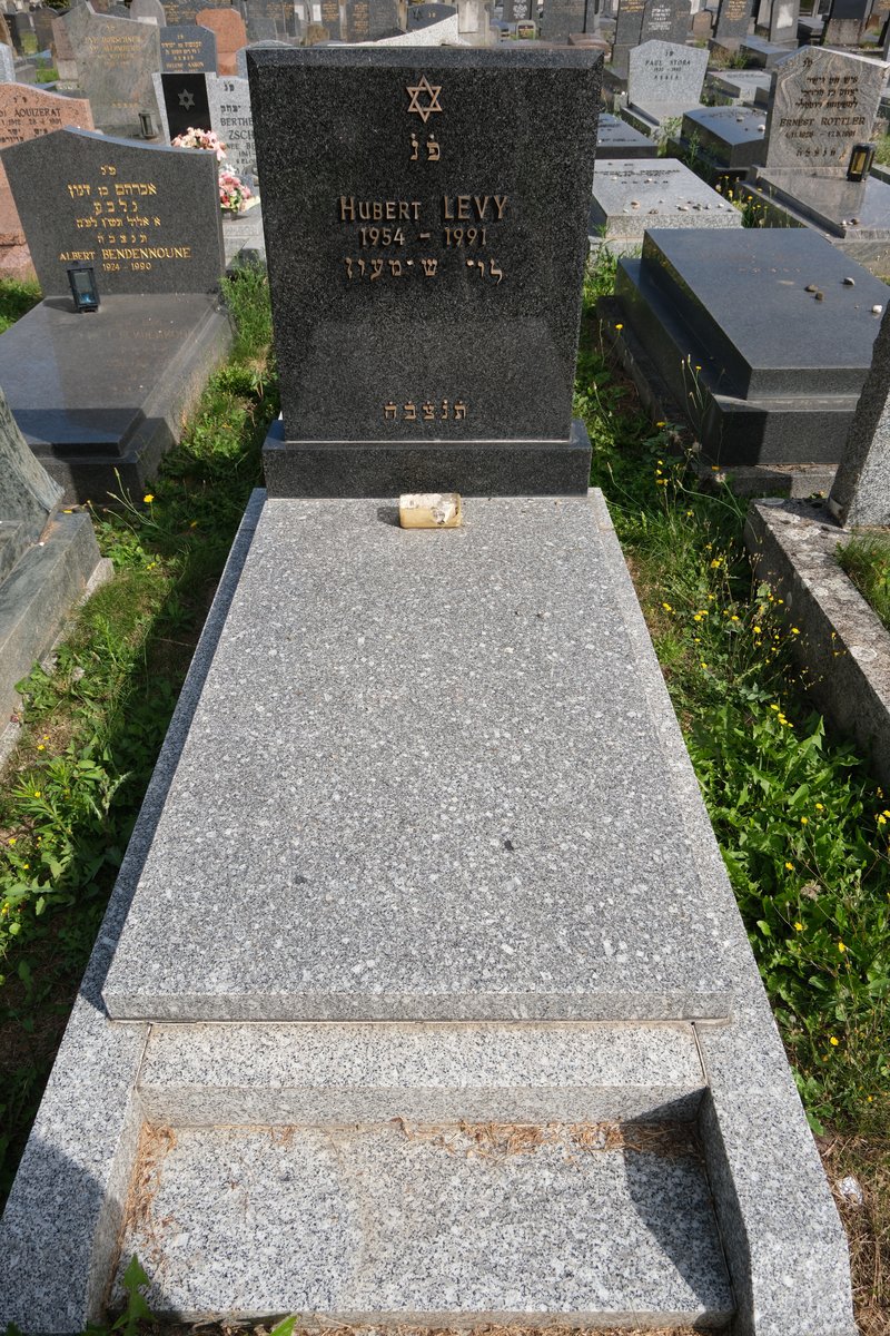 Tombstone of Levy Hubert