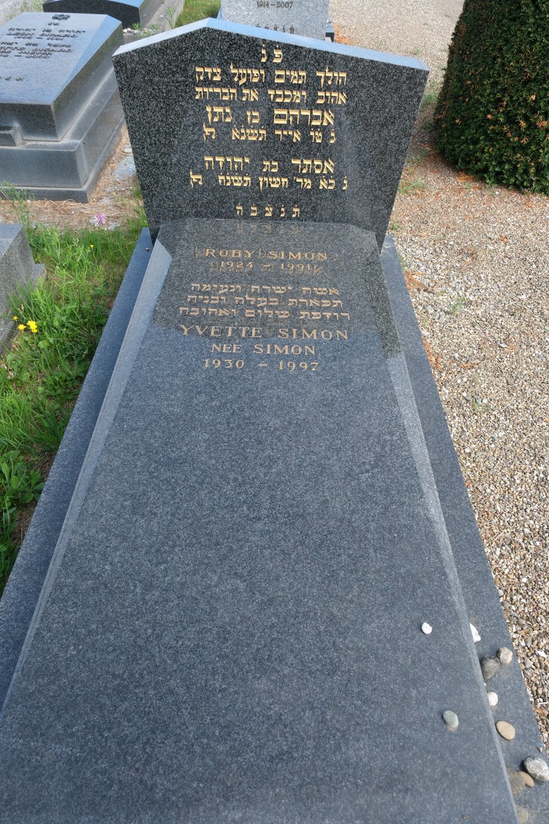 מצבת Simon Yvette