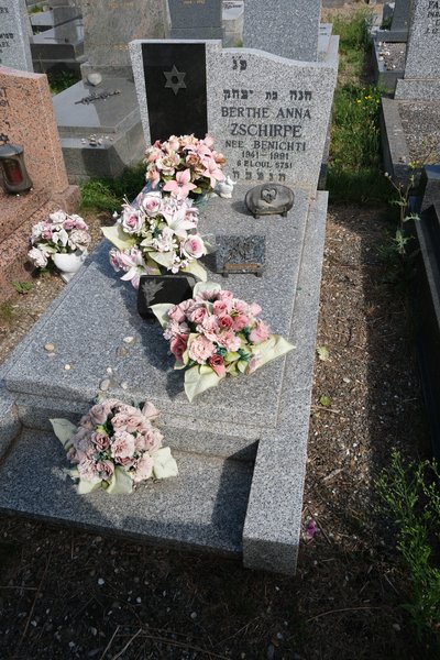 מַצֵּבה פון Zschirpe Berthe Anna