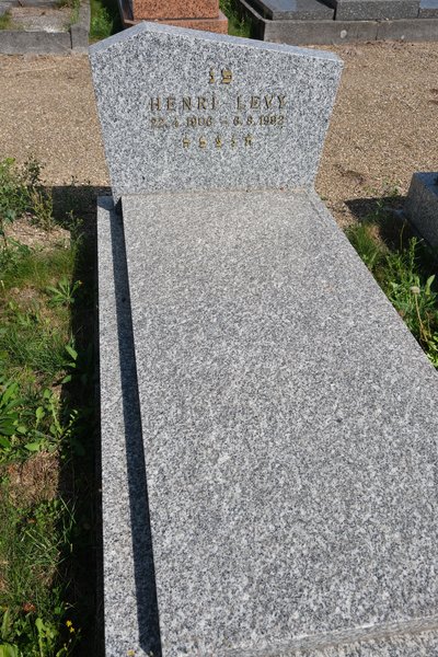 Grafsteen van Levy Henri
