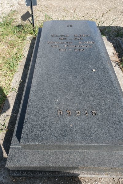 Grafsteen van Kahn Gaston