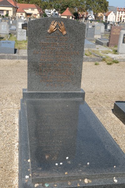 Sussmann Jacques का स्मारक