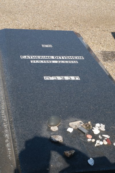 מַצֵּבה פון Ditisheim Catherine