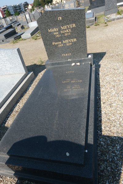 Estela de Meyer Micky