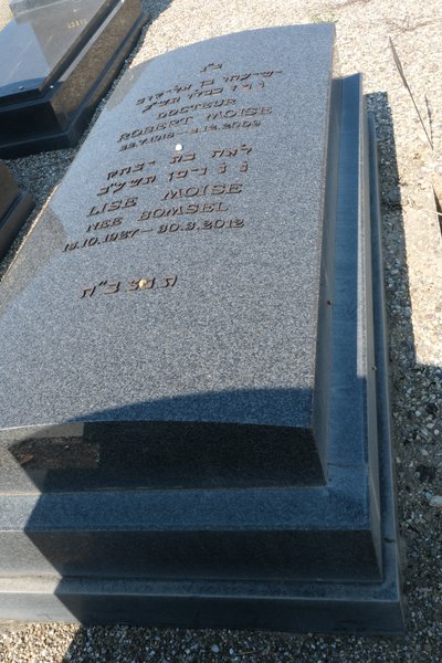 מַצֵּבה פון Moise Robert