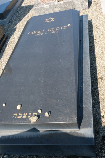 מַצֵּבה פון Klotz Gilbert