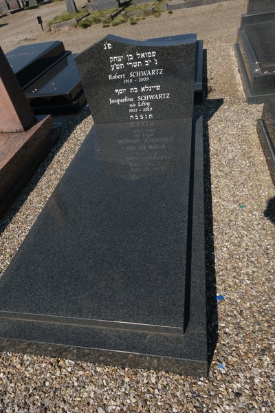 Schwartz Robert fejfája