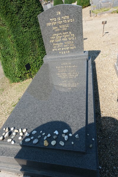 Grafsteen van Weill Jean
