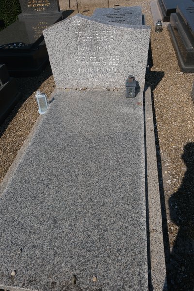 Lápide de Fichel Léon