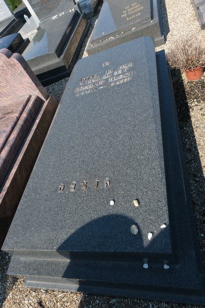 Stèle de Bloch Francis
