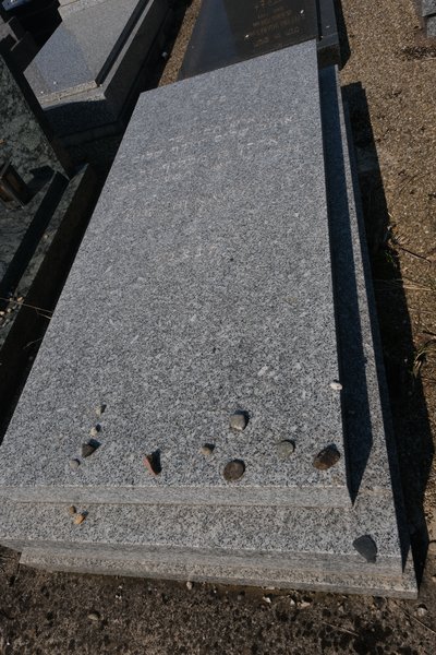 Grafsteen van Benayoun Henri