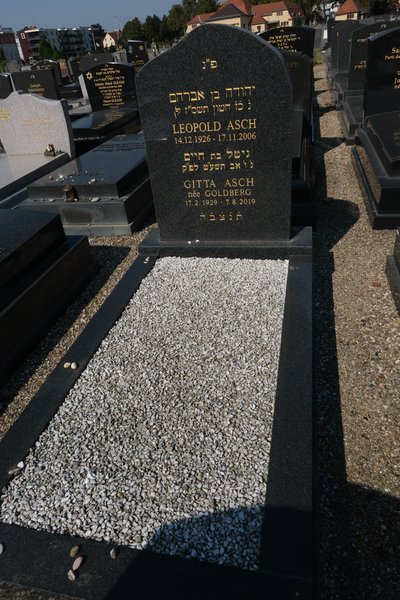 Lápide de Asch Gitta