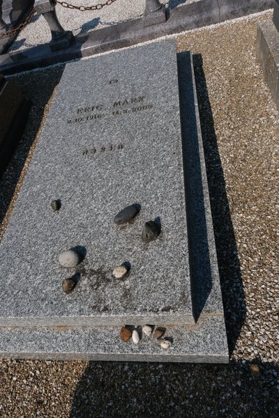 Stèle de Marx Eric