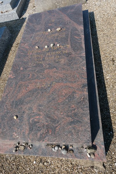 Grafsteen van Hirsch Liliane