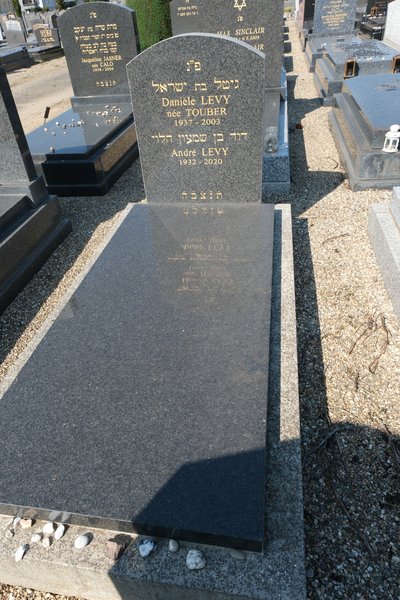 Grabstein von Lévy André