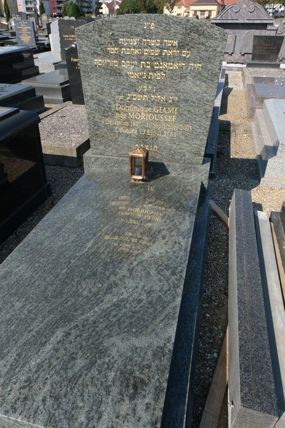 Stèle de Giami Dominique