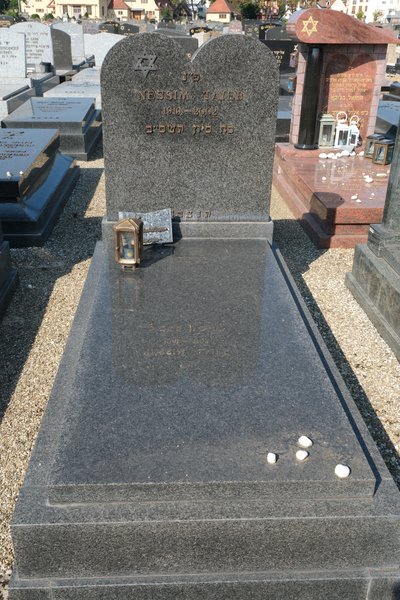 Lápide de Taieb Nessim