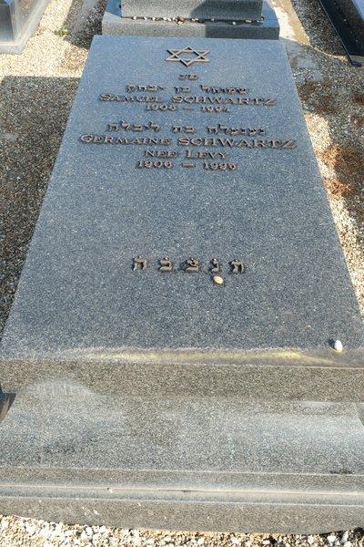 מצבת Schwartz Germaine