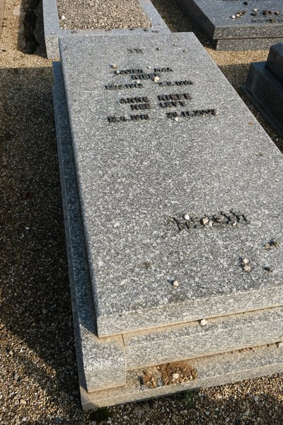 Grafsteen van Kiefe Lucien Max