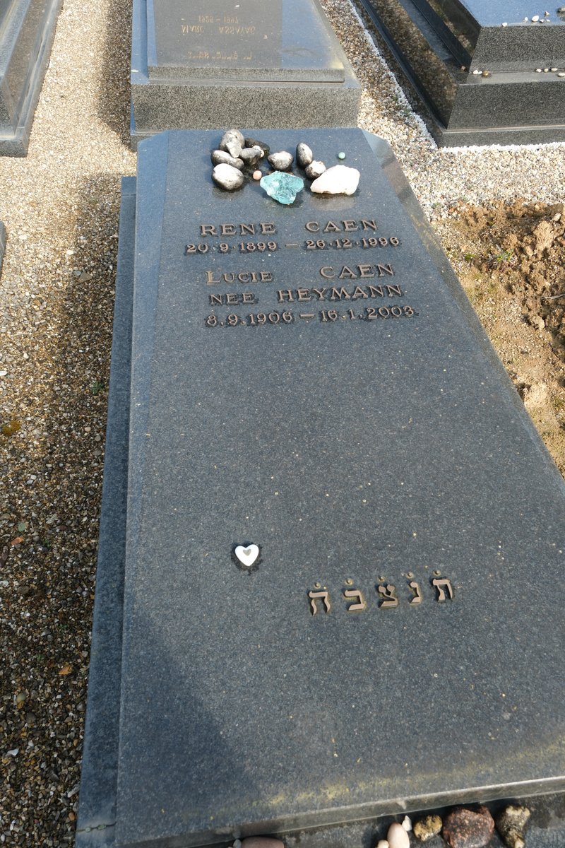 Lápide de Caen René