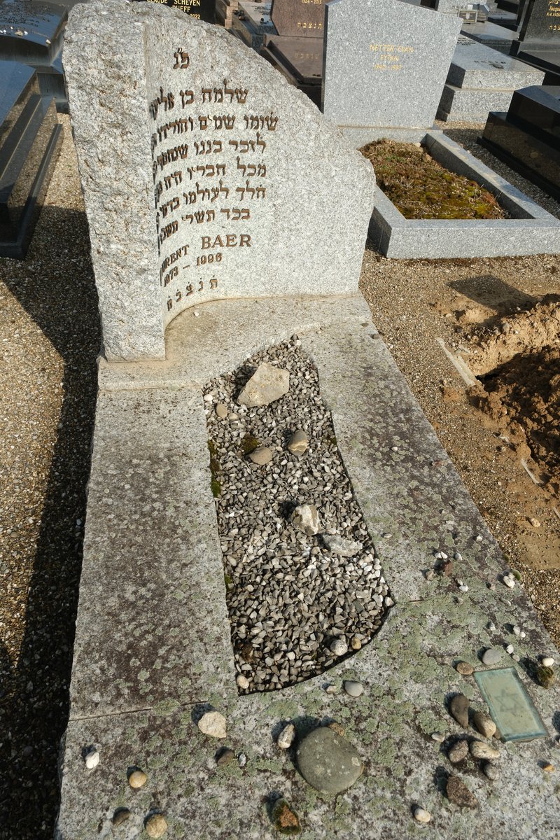 Tombstone of Baer Laurent