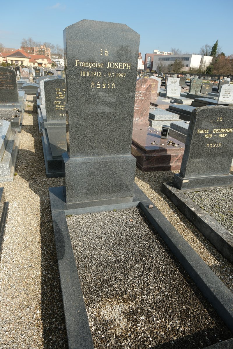 Надгробие Joseph Françoise
