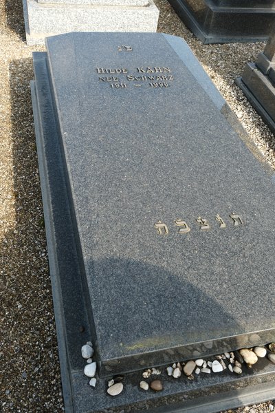 מַצֵּבה פון Kahn Hilde