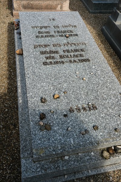 شاهدة قبر Franck René