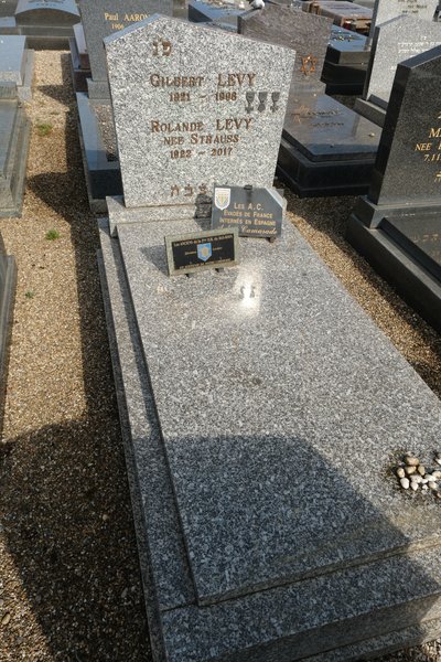 Lápide de Levy Rolande