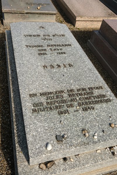 מַצֵּבה פון Heymann Yvonne