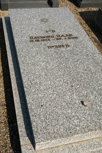 شاهدة قبر Haas Raymond