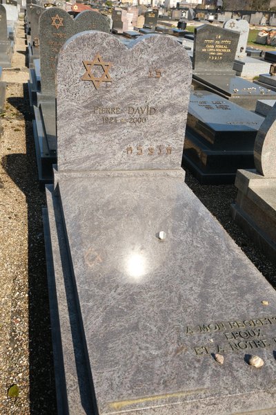 Grafsteen van David Pierre