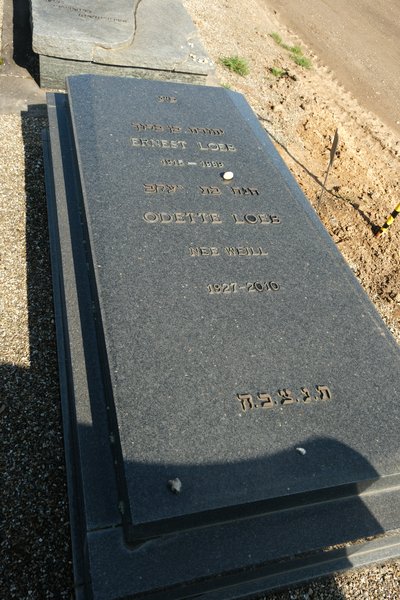 מַצֵּבה פון Loeb Ernest