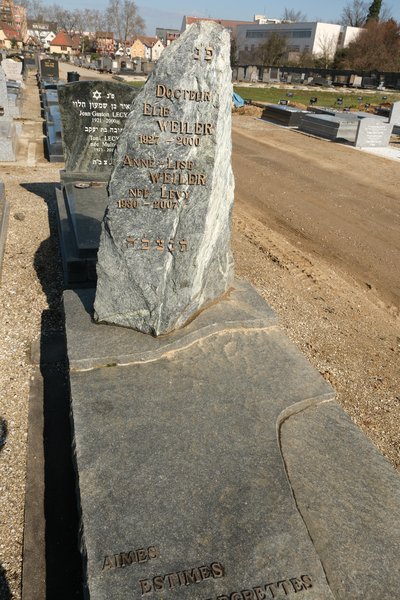 מצבת Weiler Elie