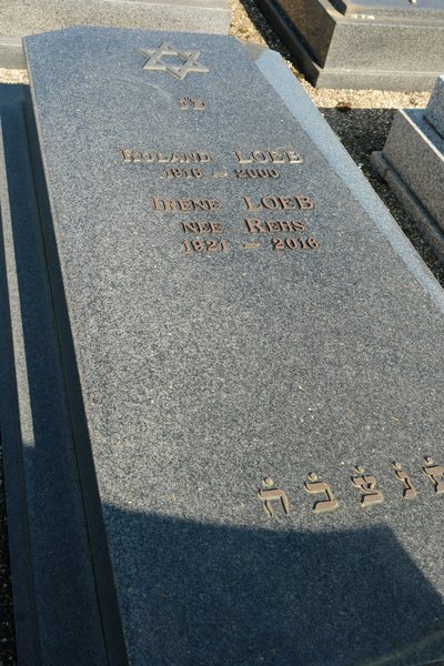 מַצֵּבה פון Loeb Roland