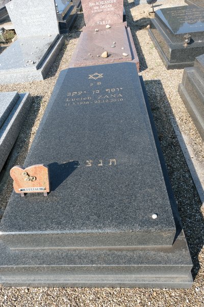 Stèle de Zana Lucien