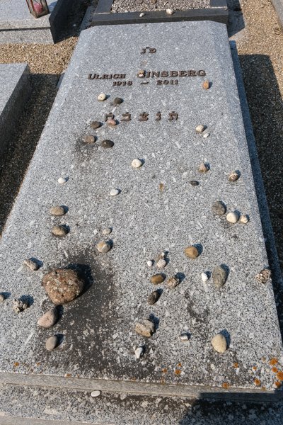 Lápide de Ginsberg Ulrich